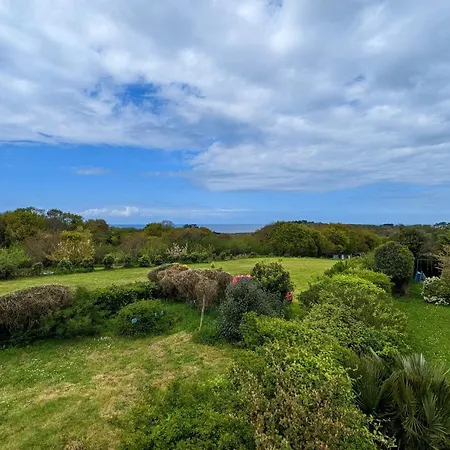 Hébergement de vacances Rare Pearl With Garden Facing The Sea
